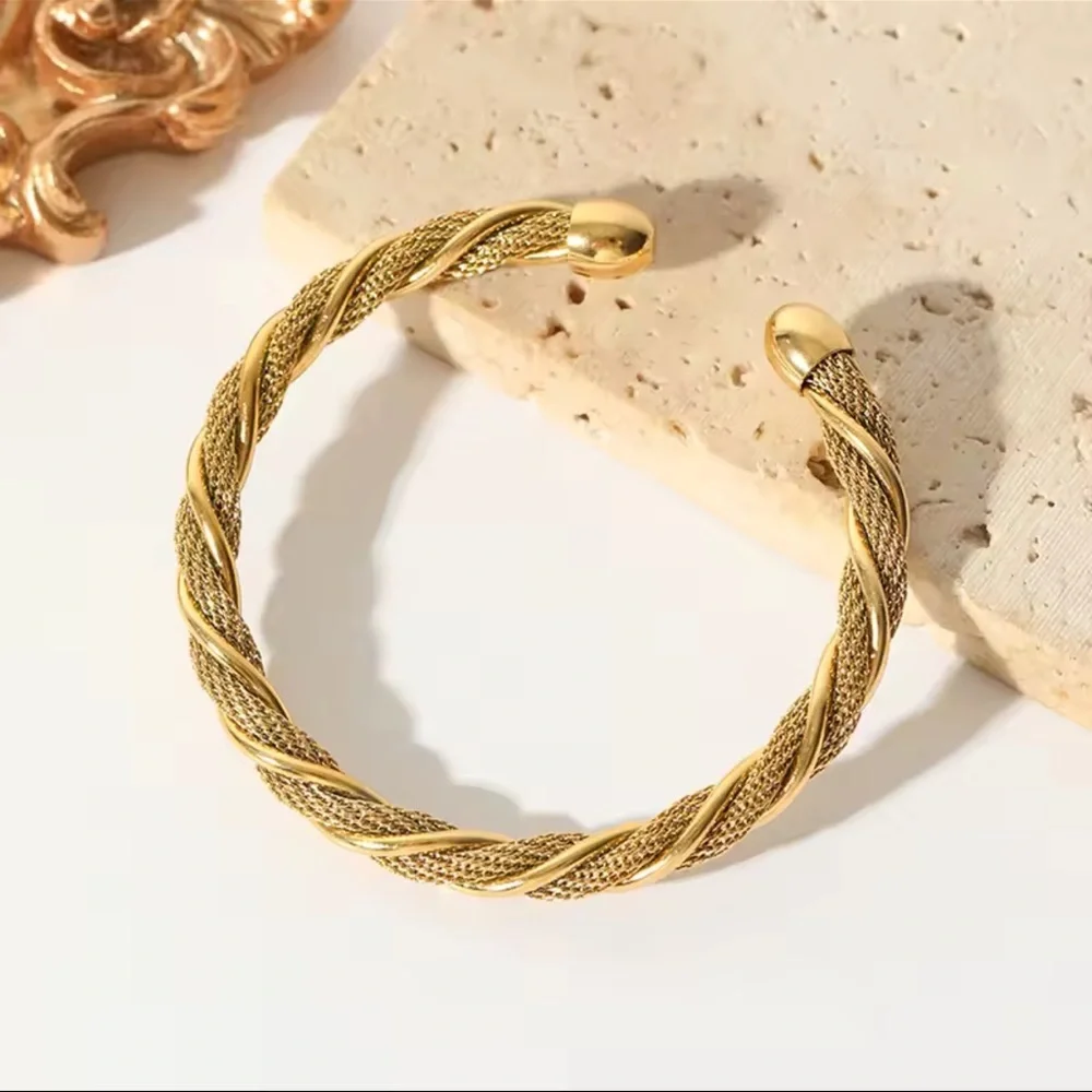 18K Gold Stainless Steel Twisted Bangle New Trendy Waterproof Jewelry